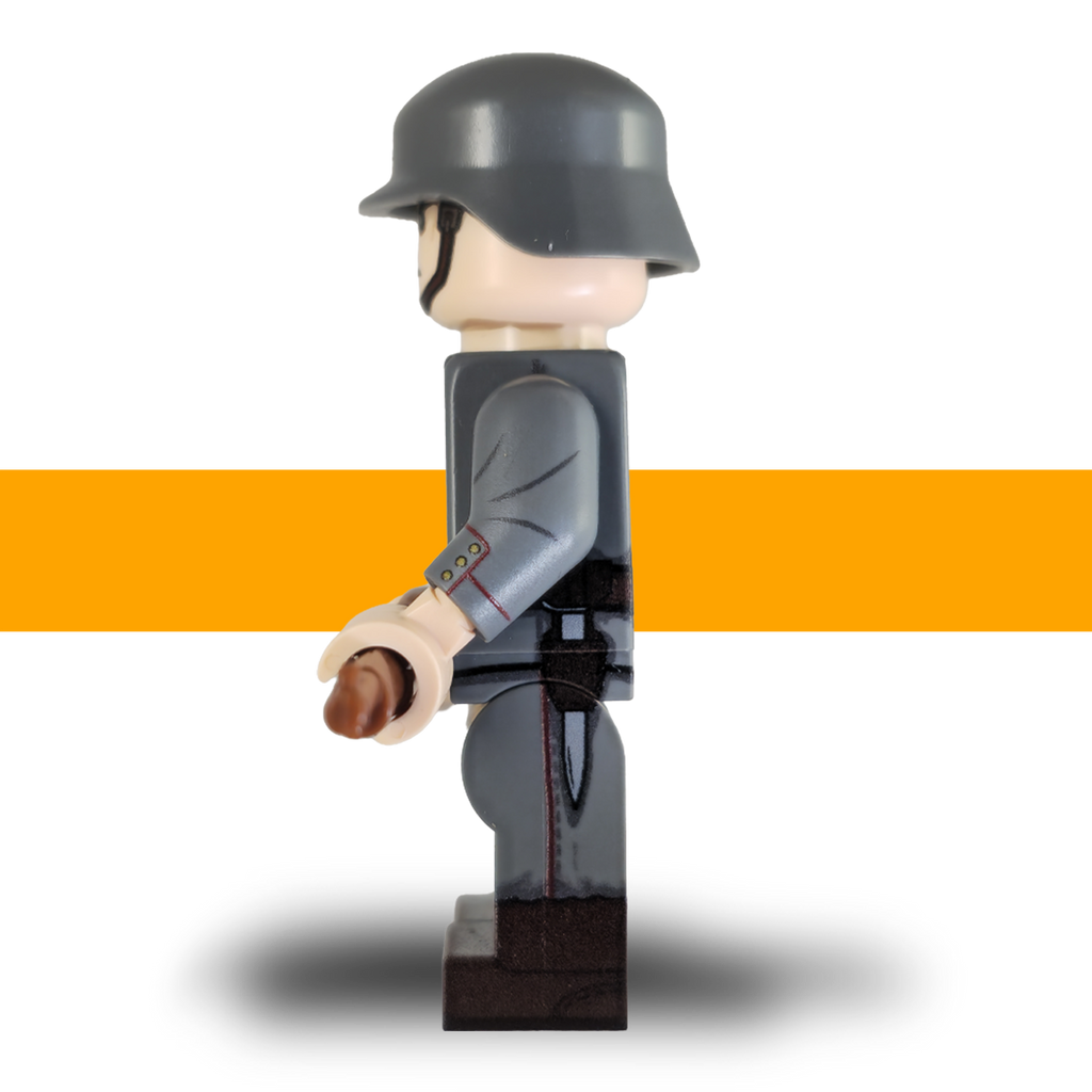 WW1_German_Minifigure_Rifleman_Lego Army Scots Plastic side left