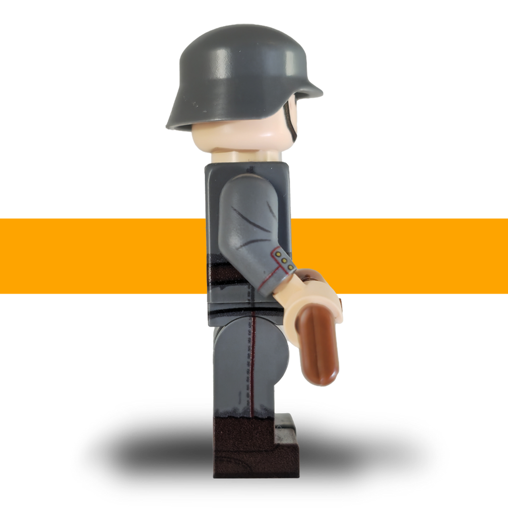 WW1_German_Minifigure_Rifleman_Lego Army Scots Plastic side right